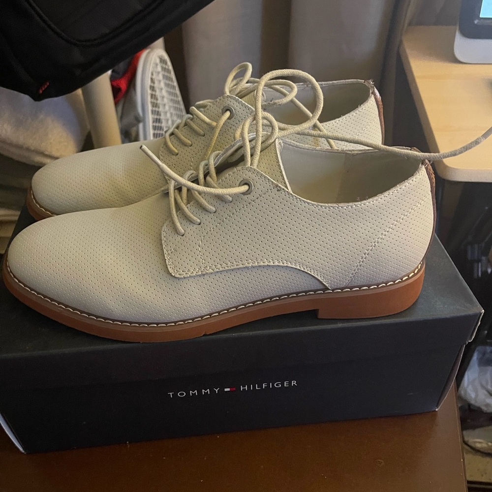 Mens Tommy Hilfiger, Size 11, Casual Shoe, Cream Color, Size 11